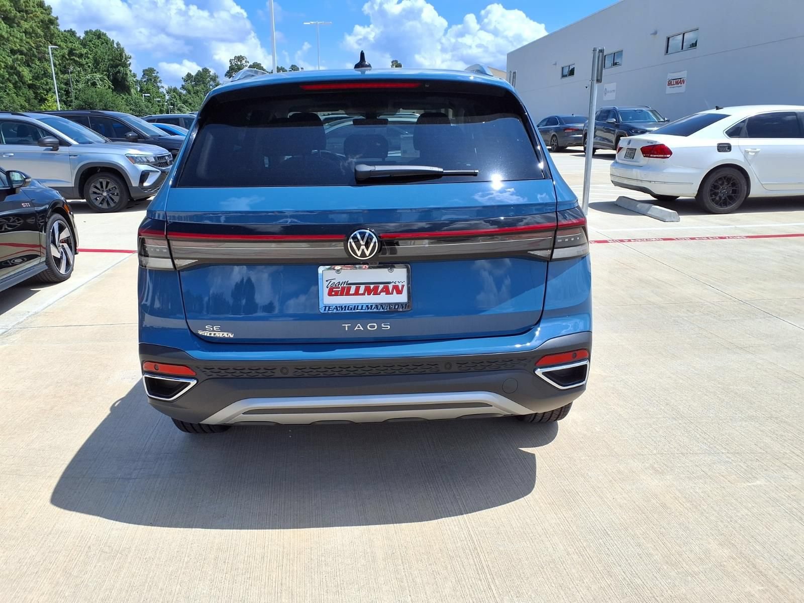 New 2026 Volkswagen Taos SE FWD image 7