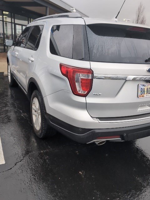 Used 2018 Ford Explorer XLT w/ Equipment Group 201A image 3