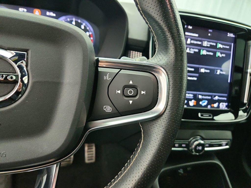 Used 2019 Volvo XC40 T5 R-Design AWD/4WD image 25