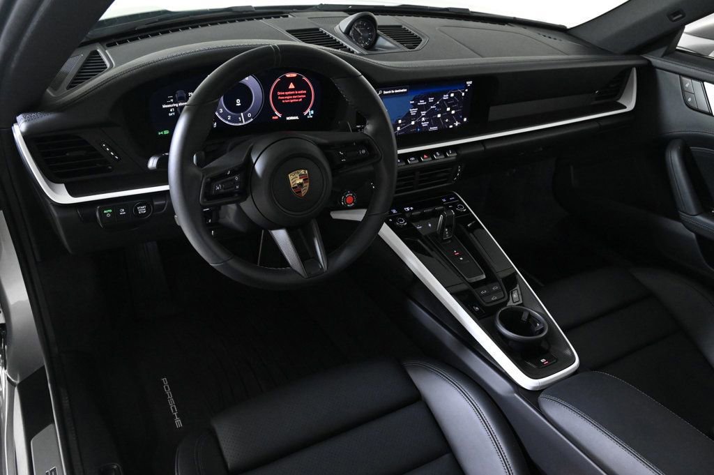 Used 2025 Porsche 911 Carrera S image 4