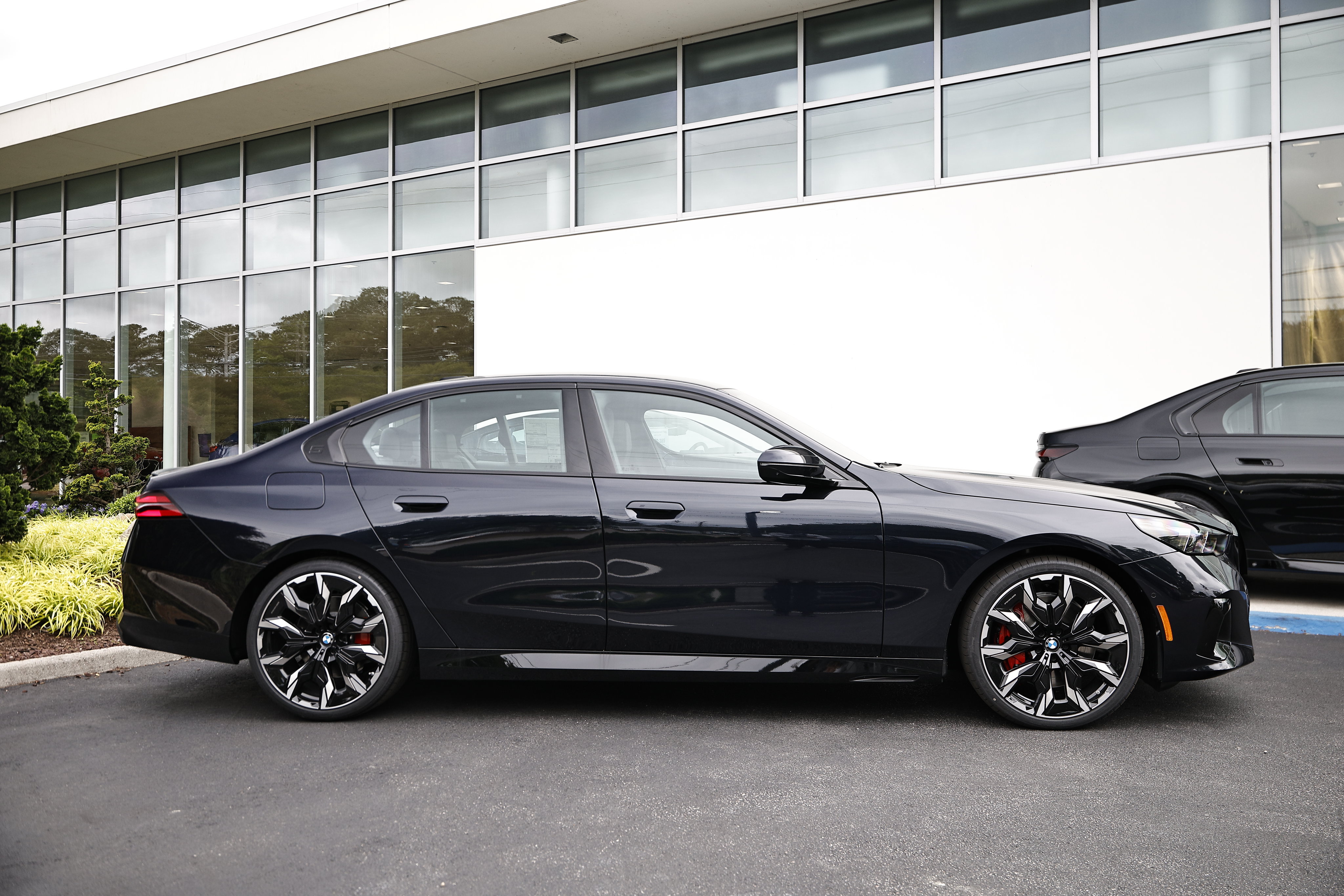New 2027 BMW 540i xDrive w/ Executive Package AWD/4WD image 4
