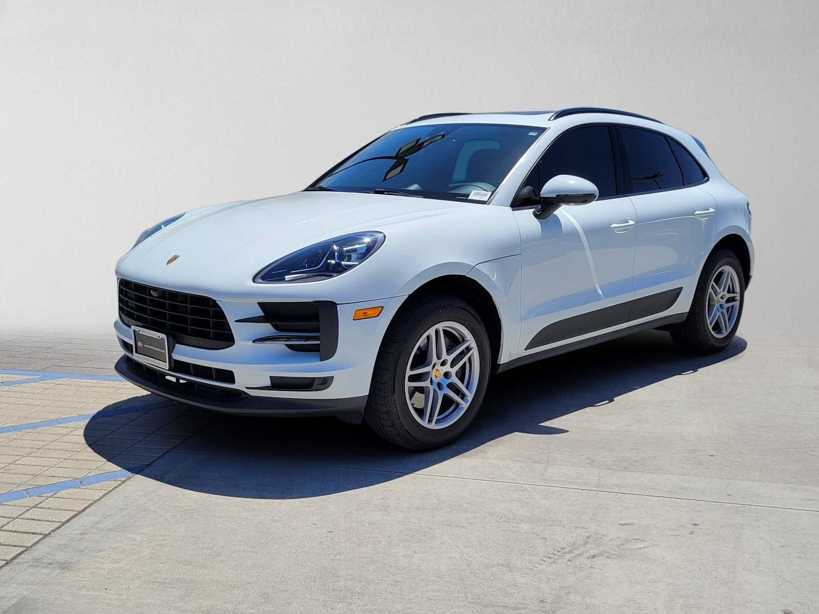 Used 2021 Porsche Macan AWD/4WD image 1