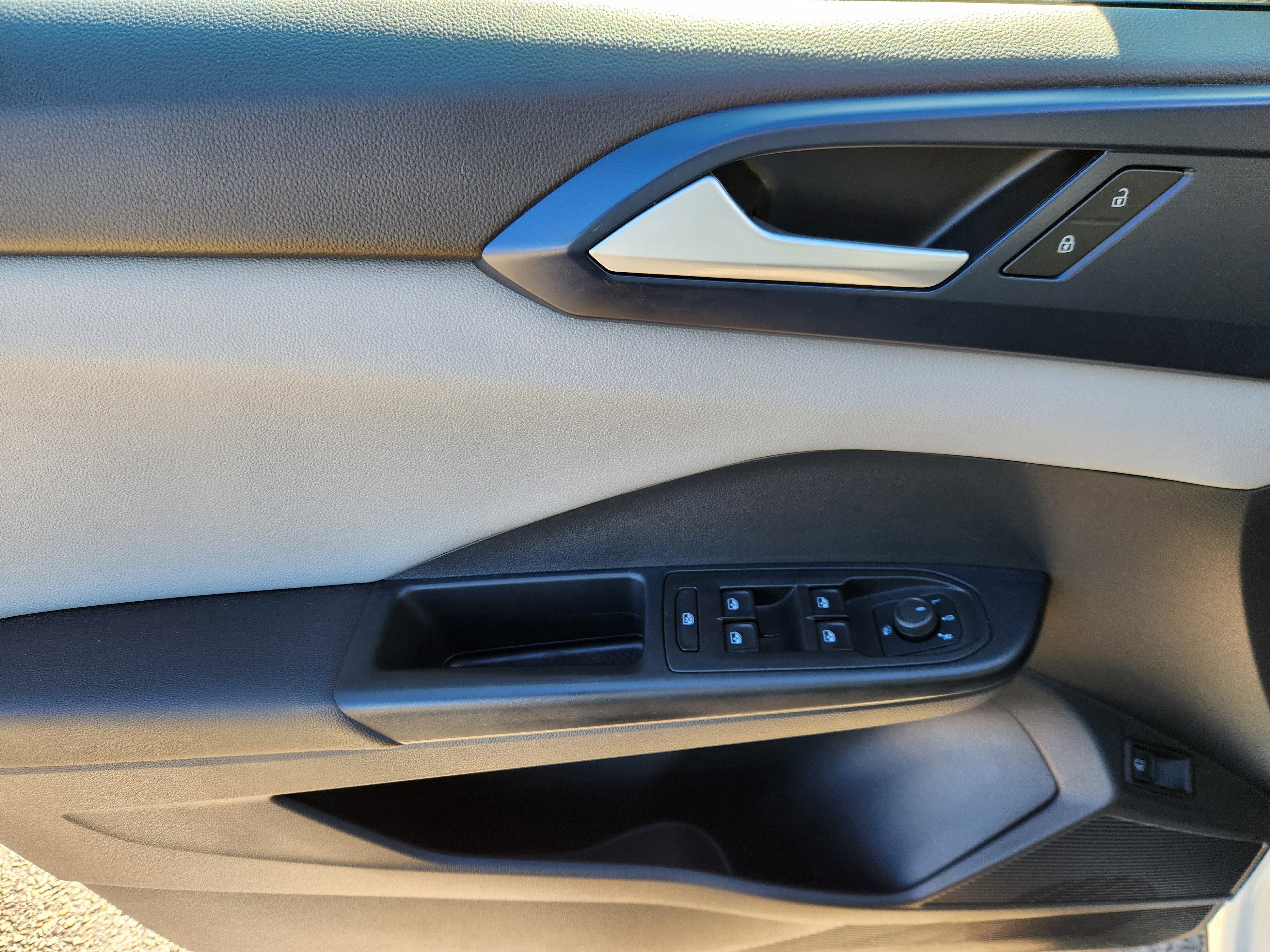 Certified 2023 Volkswagen Taos SE image 16