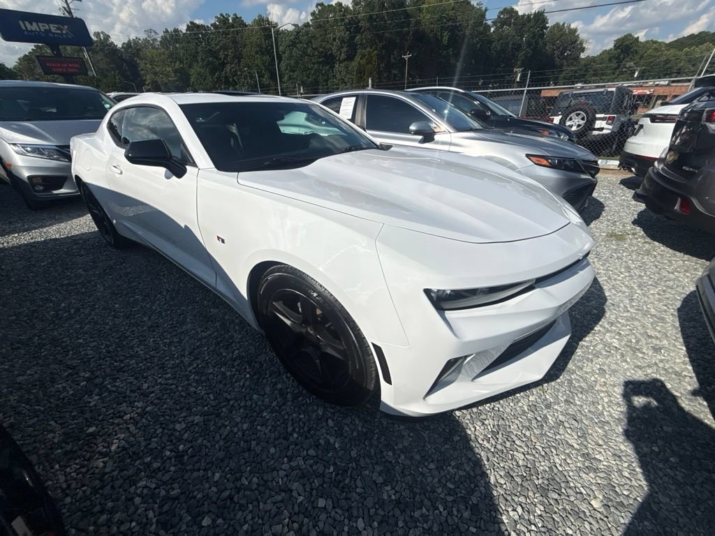 Used 2018 Chevrolet Camaro LT w/ Technology Package RWD image 2