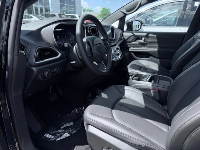 New 2027 Chrysler Pacifica Select FWD image 20