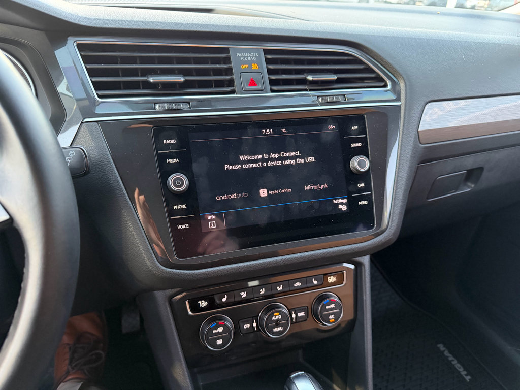 Used 2019 Volkswagen Tiguan SE w/ Panoramic Sunroof Package image 11