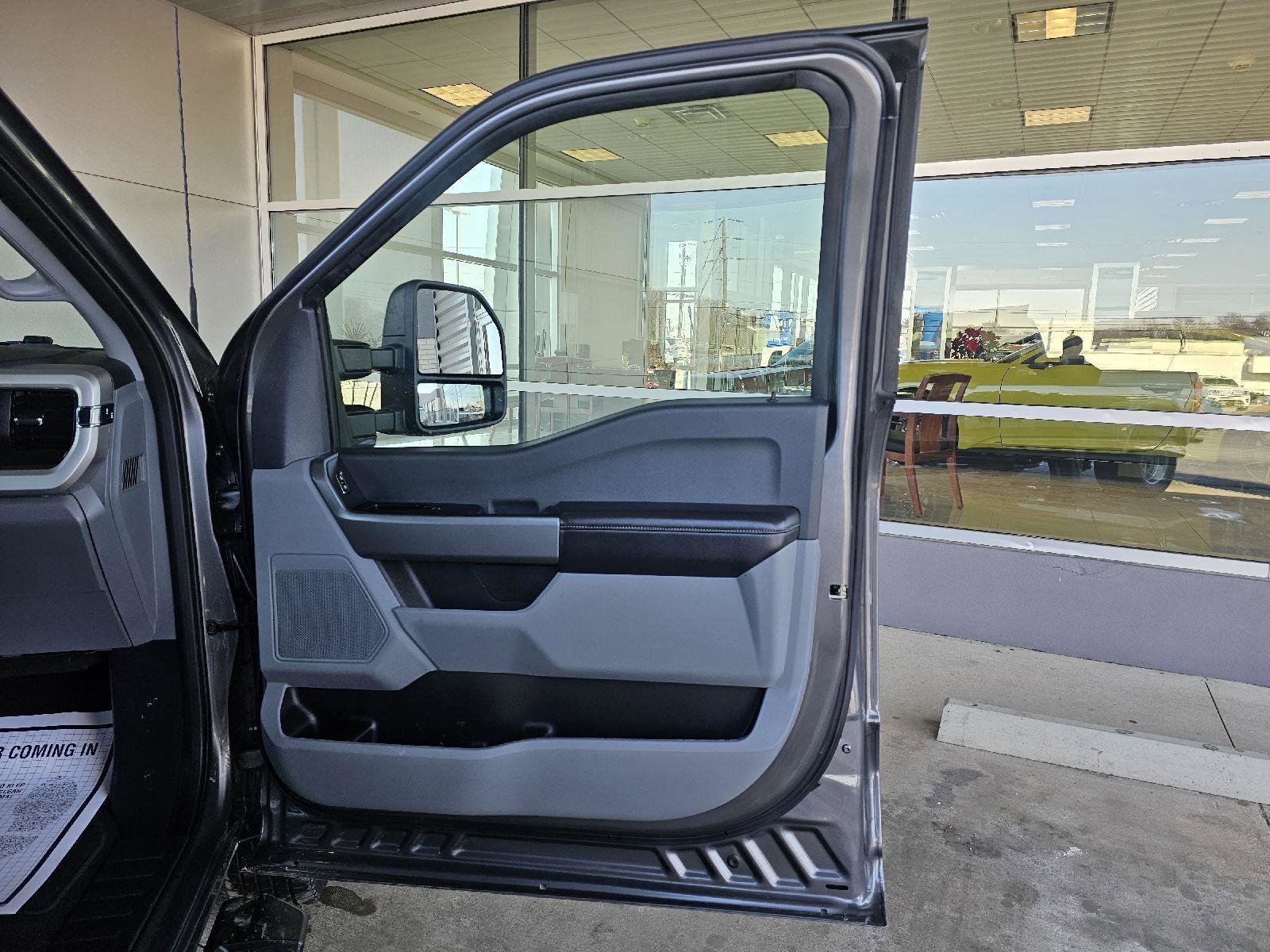 Used 2025 Ford F350 XLT image 12