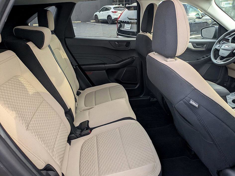 Used 2022 Ford Escape SE image 28