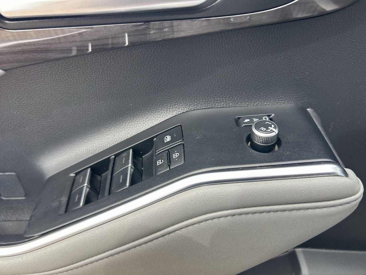 Used 2023 Toyota Highlander Platinum FWD image 35
