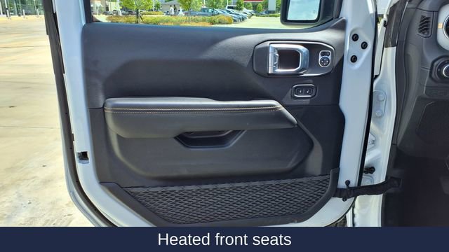 Used 2025 Jeep Wrangler Sahara image 12