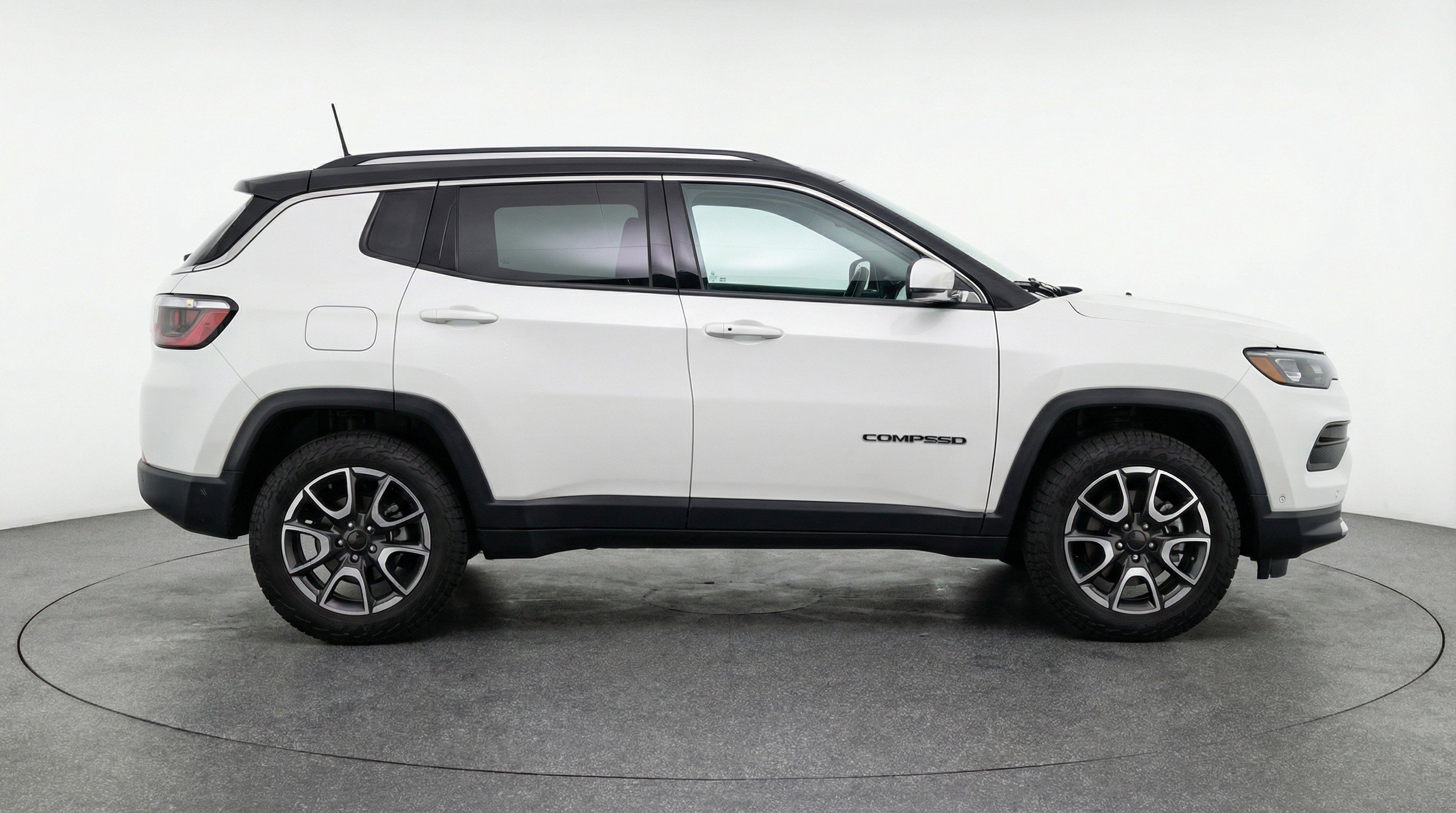 Used 2025 Jeep Compass Trailhawk image 11