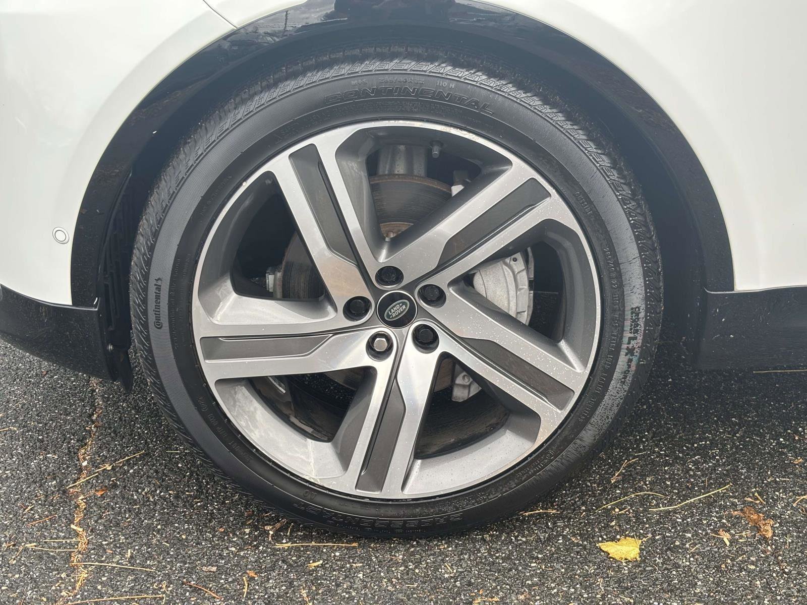 Used 2023 Land Rover Discovery S R-Dynamic image 9