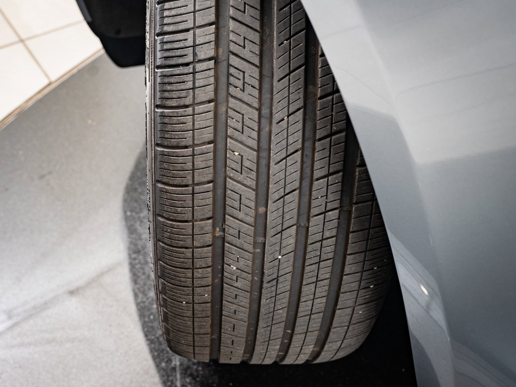 Certified 2025 Porsche Macan image 38