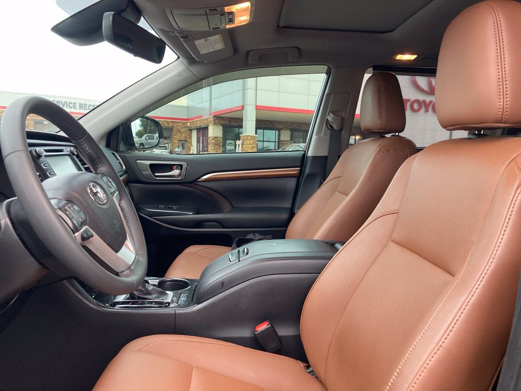 Used 2019 Toyota Highlander Limited FWD image 10
