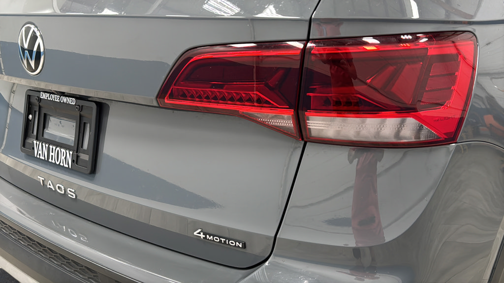 Used 2022 Volkswagen Taos SE w/ Panoramic Sunroof Package FWD image 34