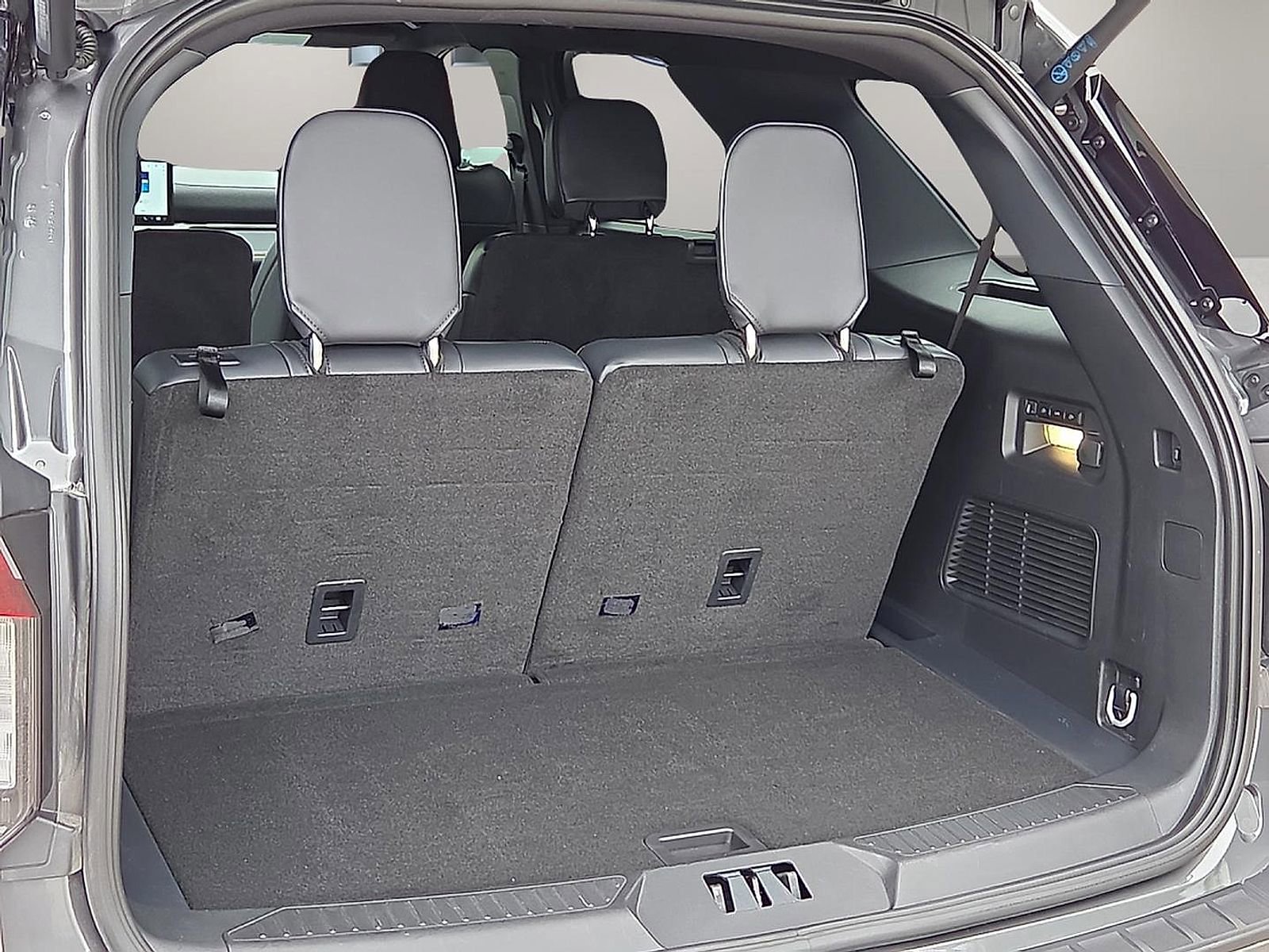 Used 2026 Ford Explorer Tremor w/ Tremor Convenience Package AWD/4WD image 8