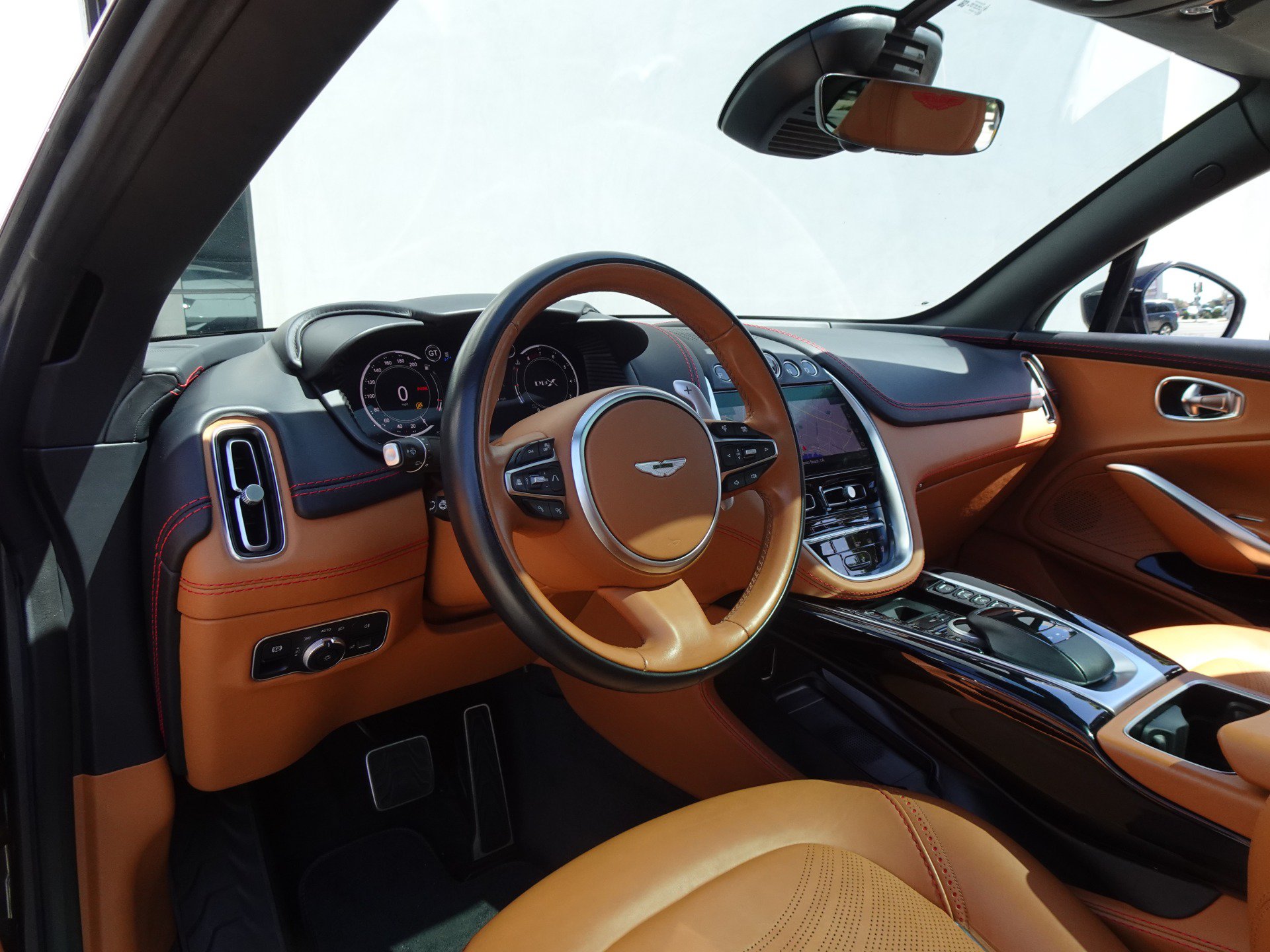 Used 2022 Aston Martin DBX AWD/4WD image 12