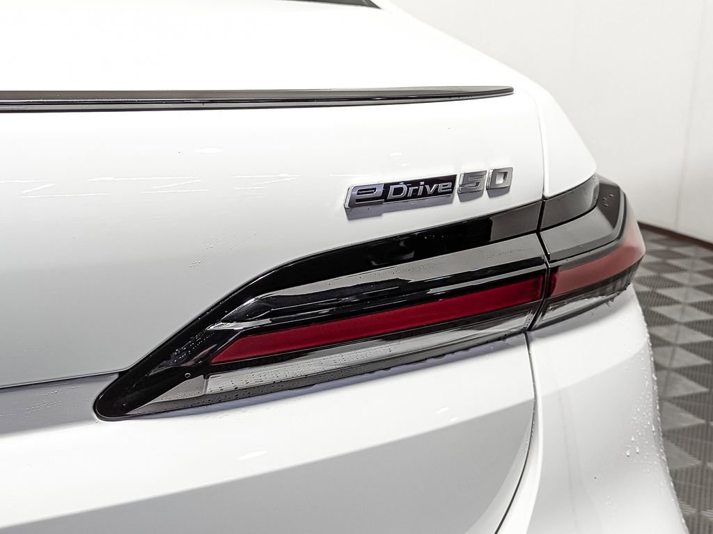 Used 2025 BMW i7 eDrive50 w/ M Sport Package image 7