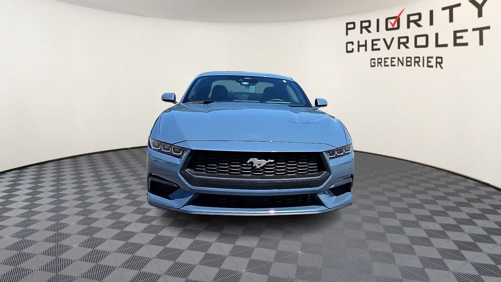 Used 2024 Ford Mustang Coupe RWD image 3