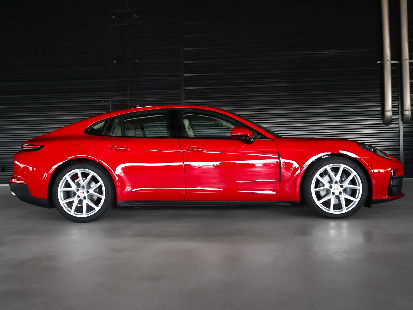 Used 2025 Porsche Panamera 4 image 11