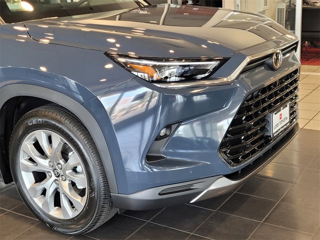 New 2025 Toyota Grand Highlander AWD image 3