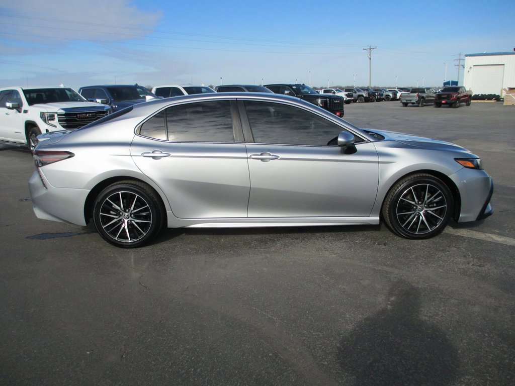 Used 2021 Toyota Camry SE image 3