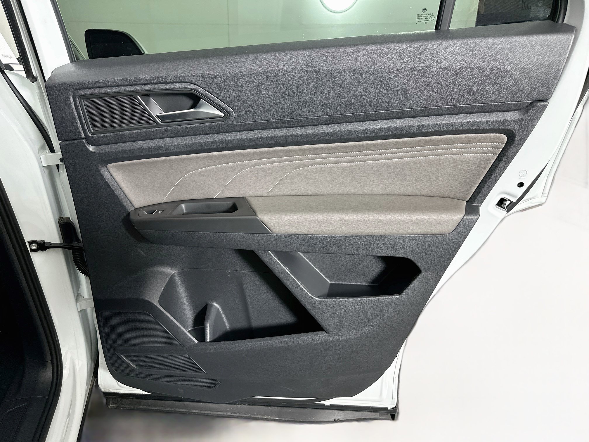 Used 2023 Volkswagen Atlas Cross Sport SE w/ Panoramic Sunroof Package FWD image 30