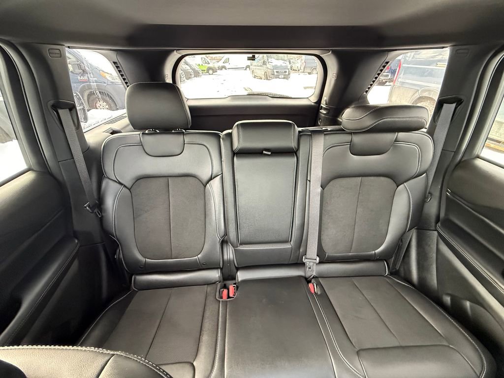 Used 2024 Jeep Grand Cherokee Altitude image 16