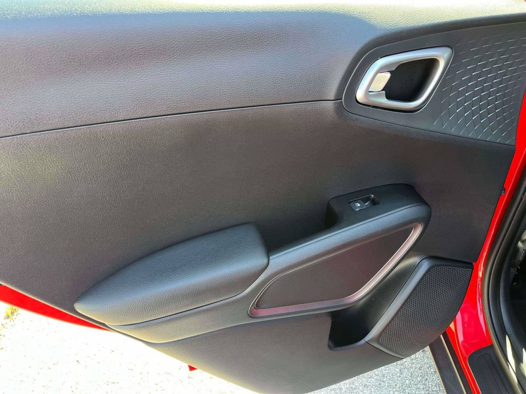 Used 2020 Kia Soul S FWD image 5