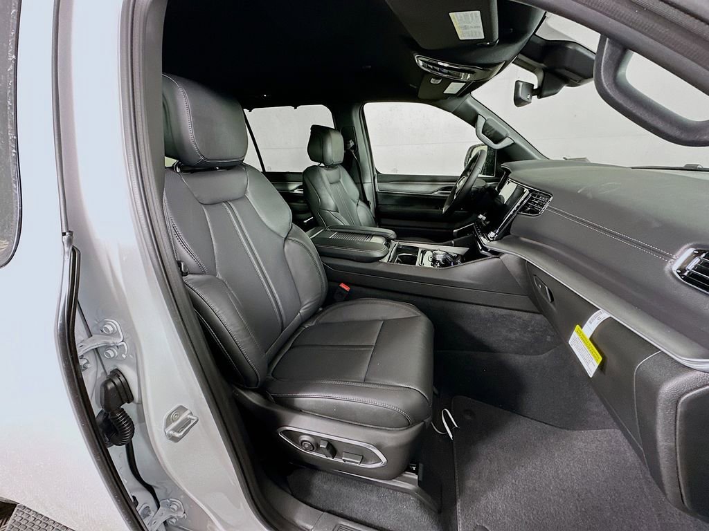 New 2026 Jeep Grand Wagoneer Limited w/ Convenience Group I image 36