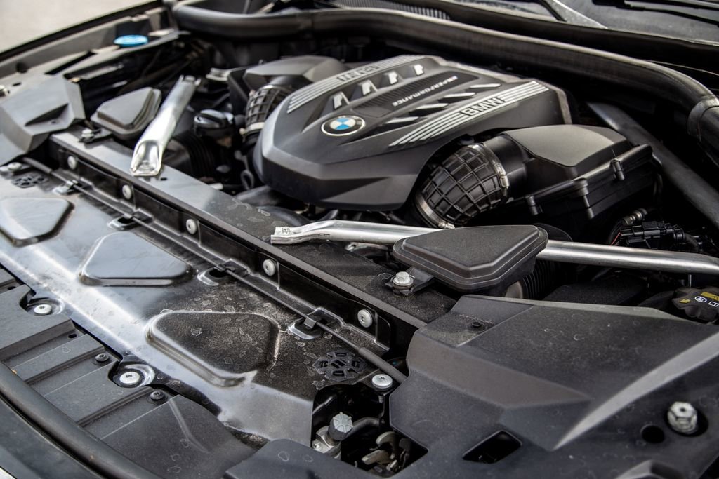 Used 2020 BMW X5 M50i image 25