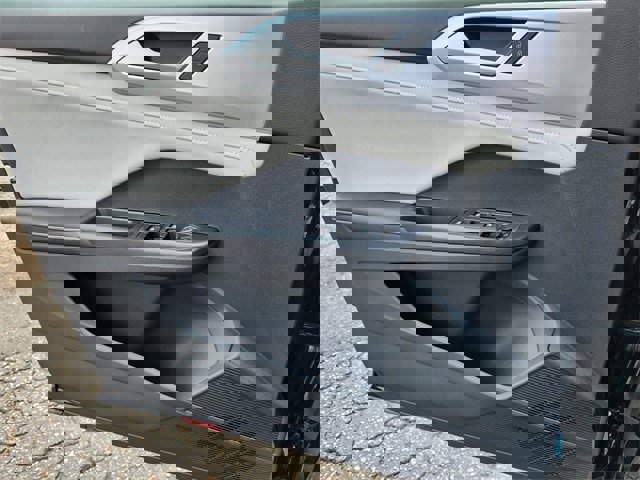 New 2025 Volkswagen Taos SE image 22