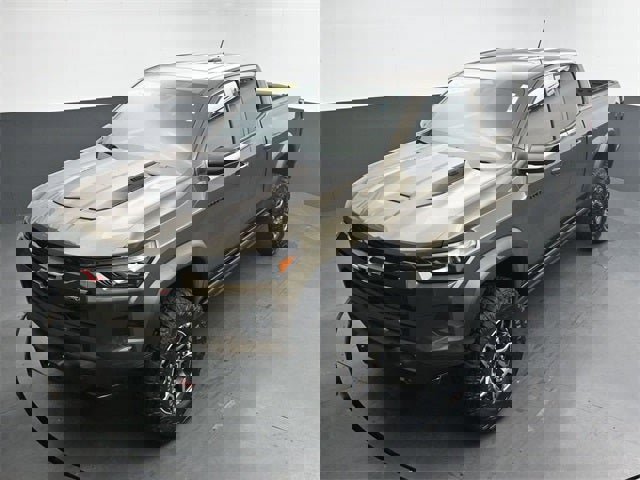 Used 2025 Chevrolet Colorado ZR2 w/ Technology Package image 18