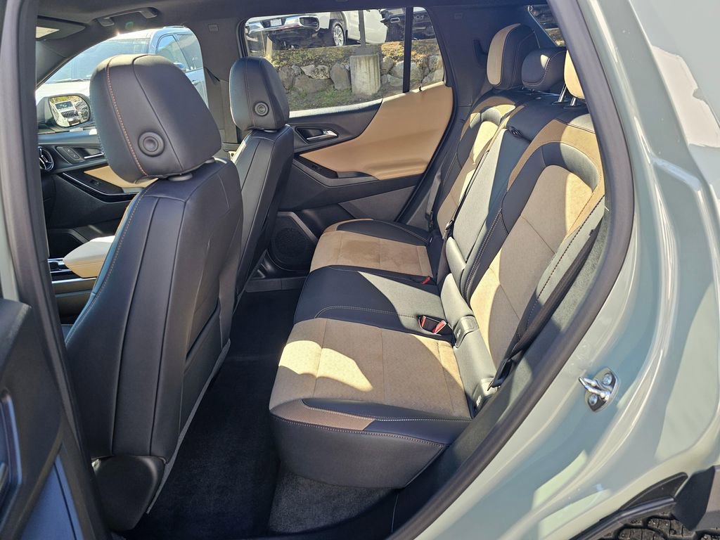 Used 2025 Chevrolet Equinox ACTIV w/ Safety and Technology Package image 16