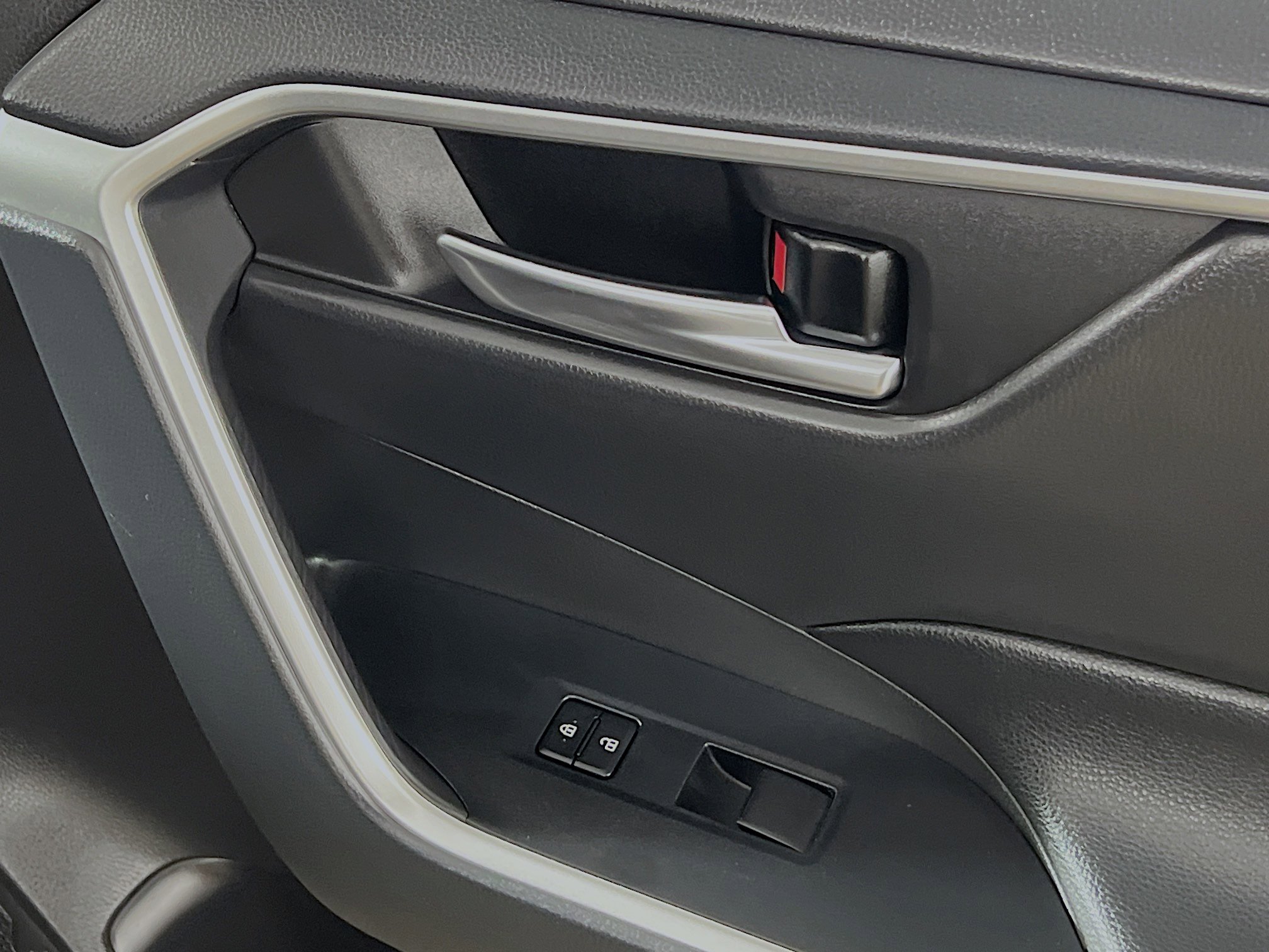 Used 2021 Toyota RAV4 XLE image 32