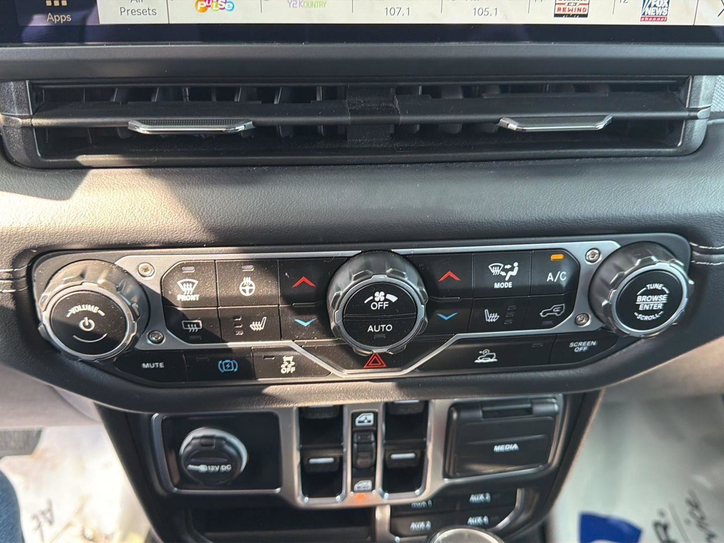 Used 2025 Jeep Wrangler Backcountry image 13