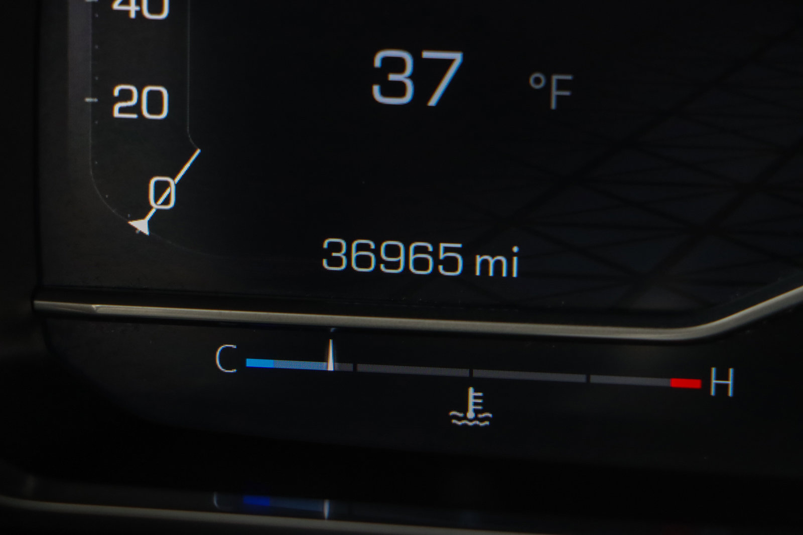 Used 2023 GMC Yukon SLT w/ SLT Luxury Package image 17