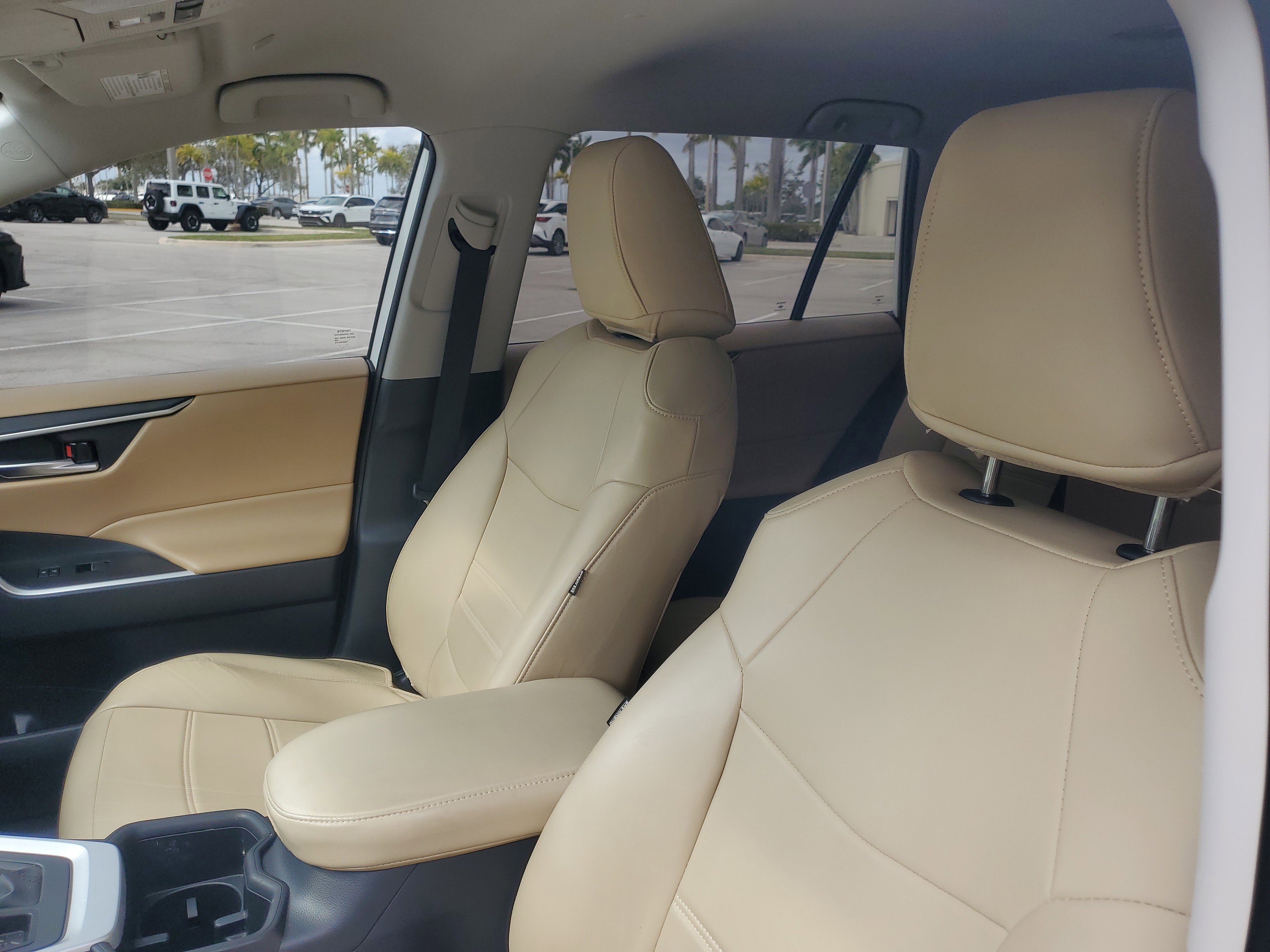 Used 2025 Toyota RAV4 XLE image 17