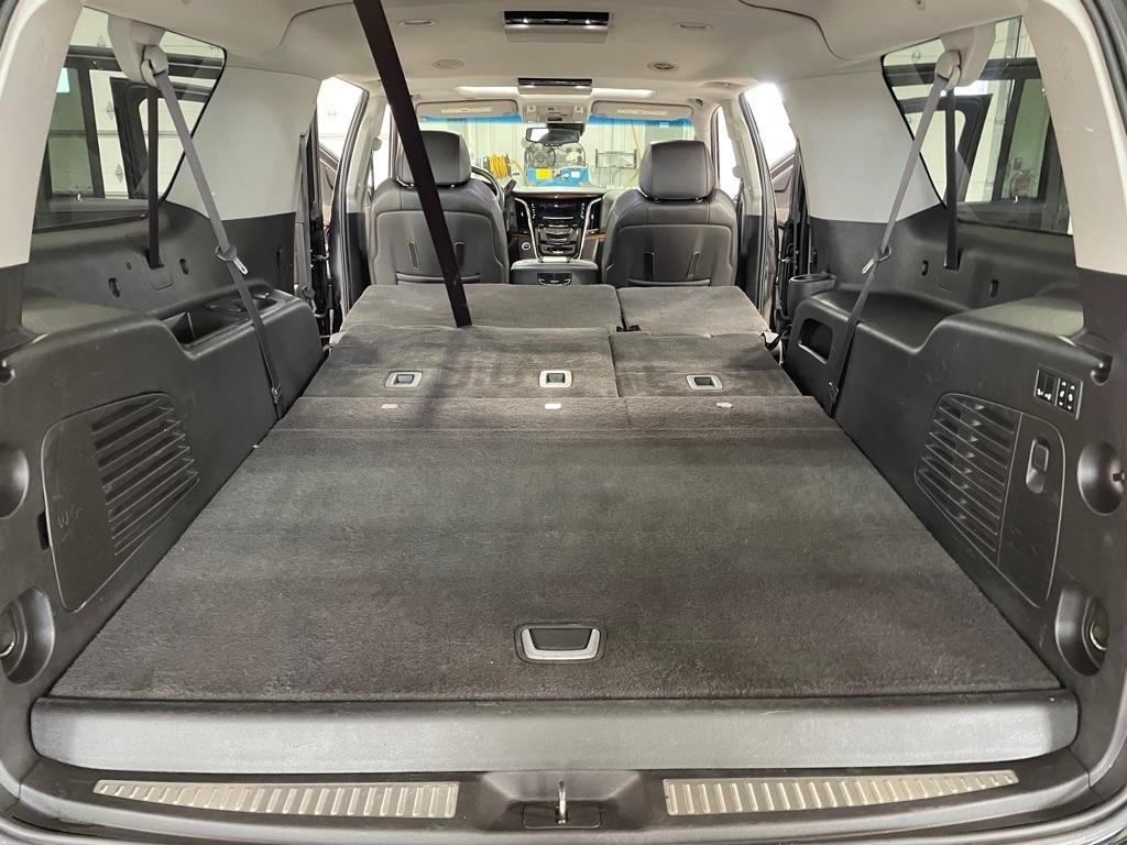 Used 2016 Cadillac Escalade ESV Luxury AWD/4WD image 18