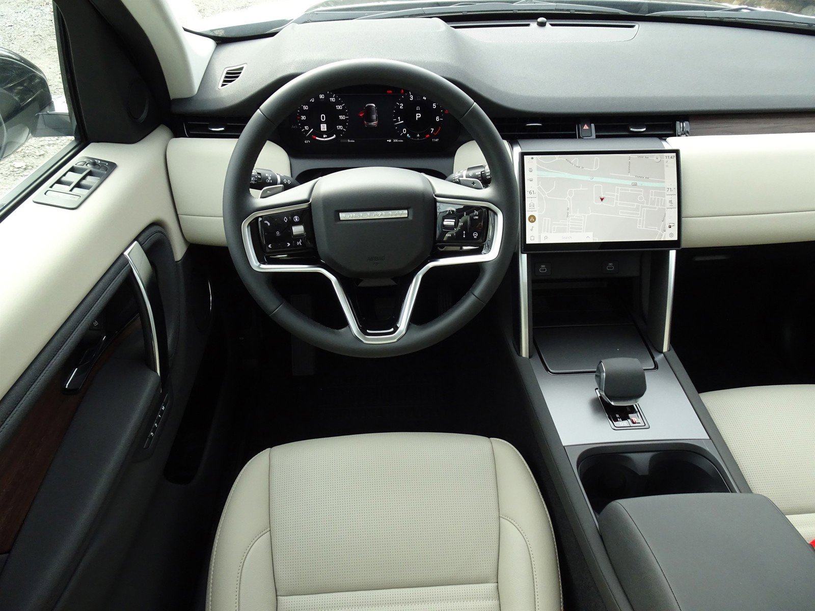 New 2025 Land Rover Discovery Sport S image 19