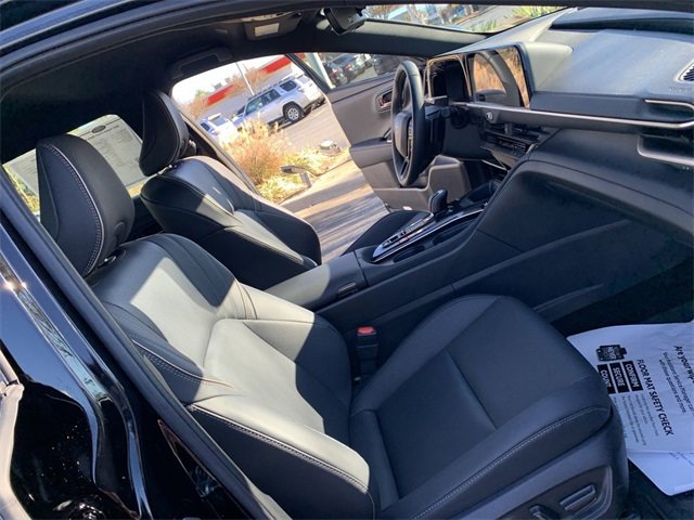 Used 2025 Toyota Crown Signia image 14