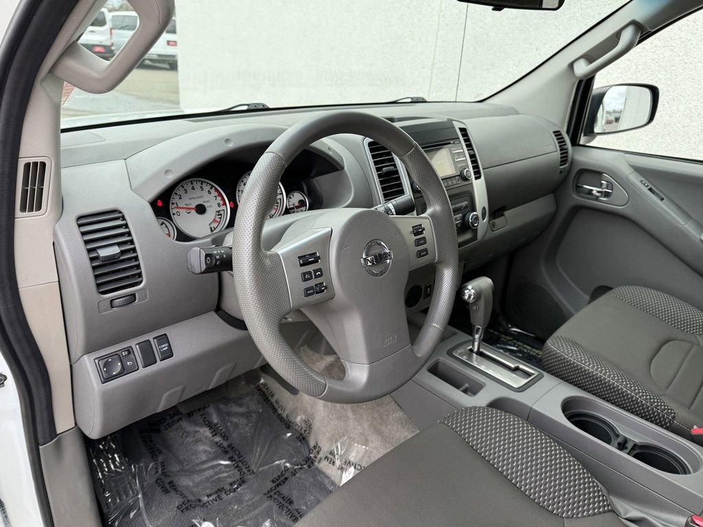 Used 2013 Nissan Frontier Desert Runner image 16