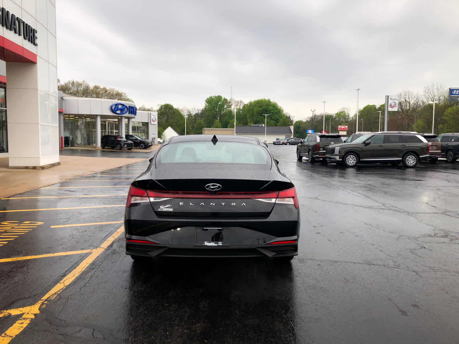 Used 2023 Hyundai Elantra SEL w/ Cargo Package FWD image 6