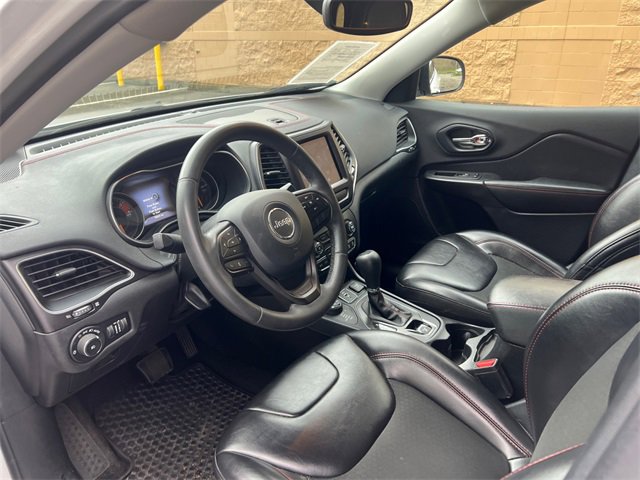 Used 2020 Jeep Cherokee Trailhawk image 19