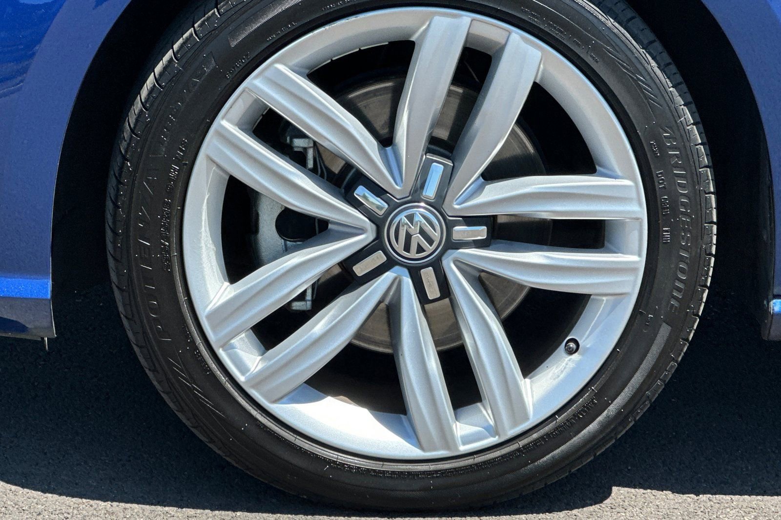 Used 2017 Volkswagen Passat 1.8T SE FWD image 31