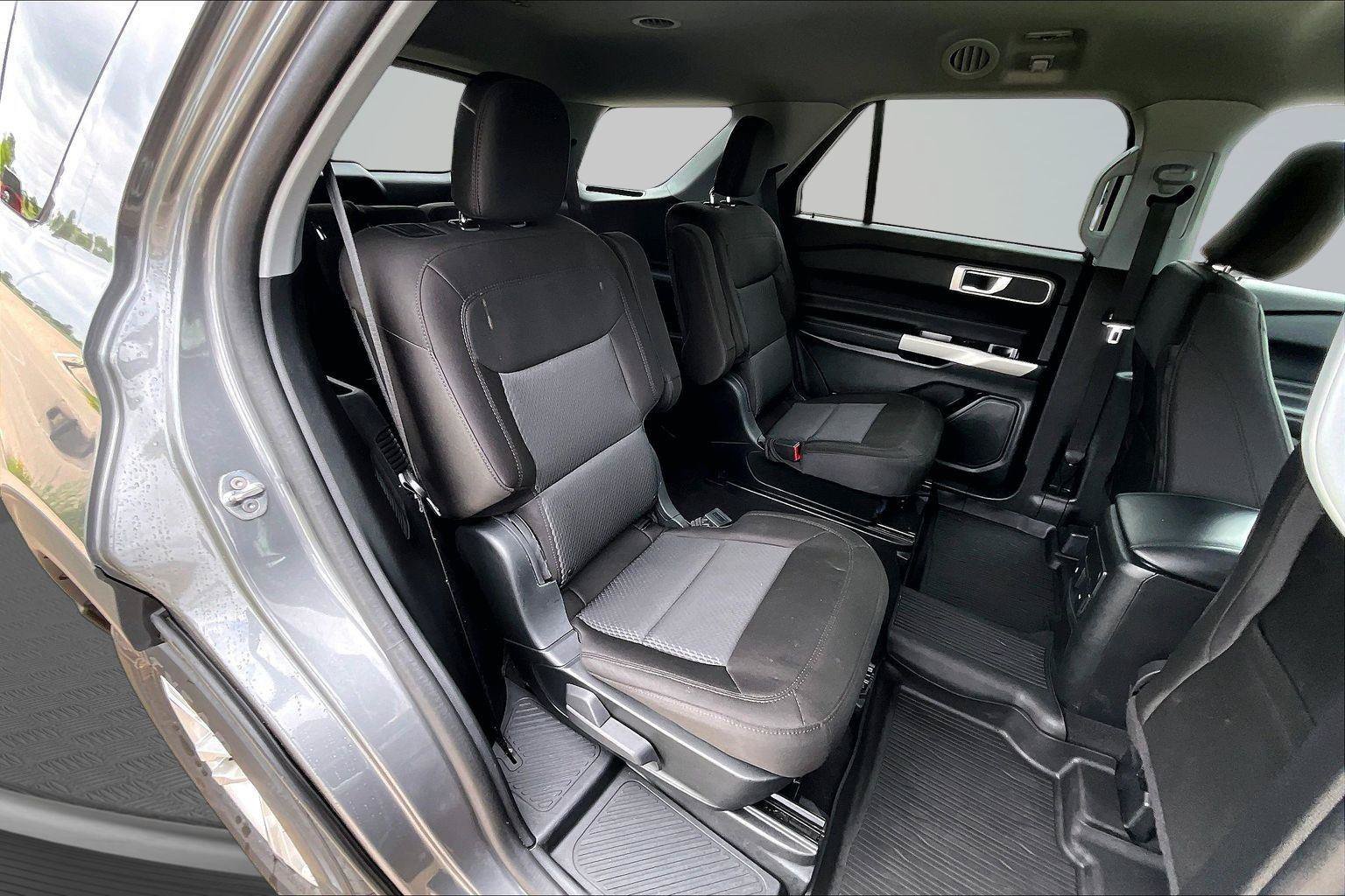 Used 2023 Ford Explorer XLT AWD/4WD image 27
