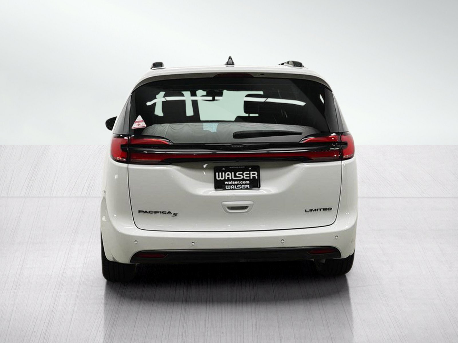 Used 2025 Chrysler Pacifica Limited FWD image 4