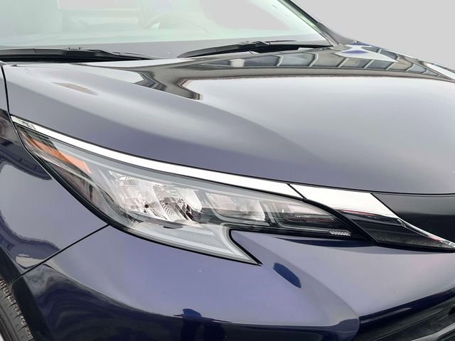 Used 2025 Toyota Sienna LE w/ LE Plus Package image 9