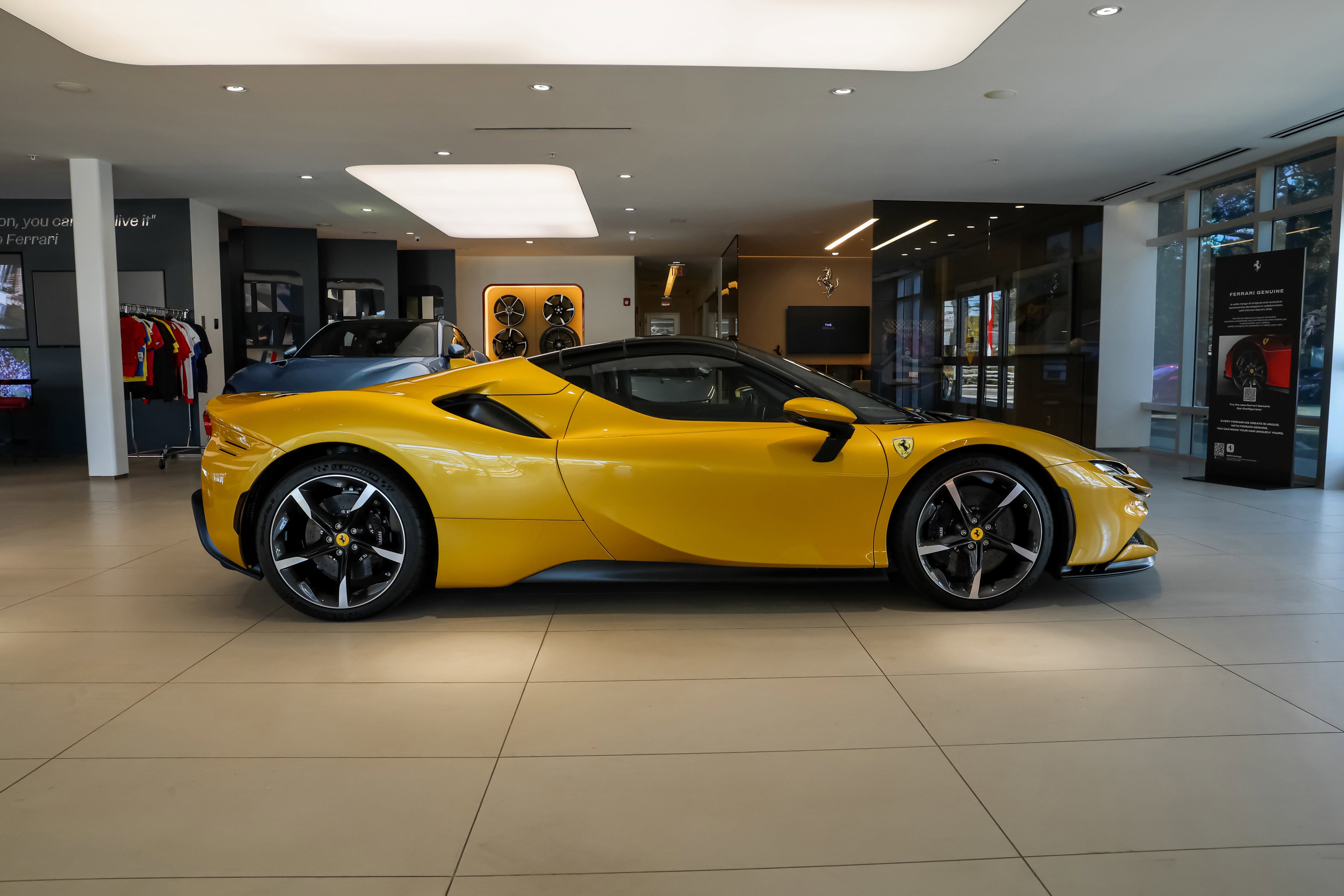 Used 2024 Ferrari SF90 Spider image 54