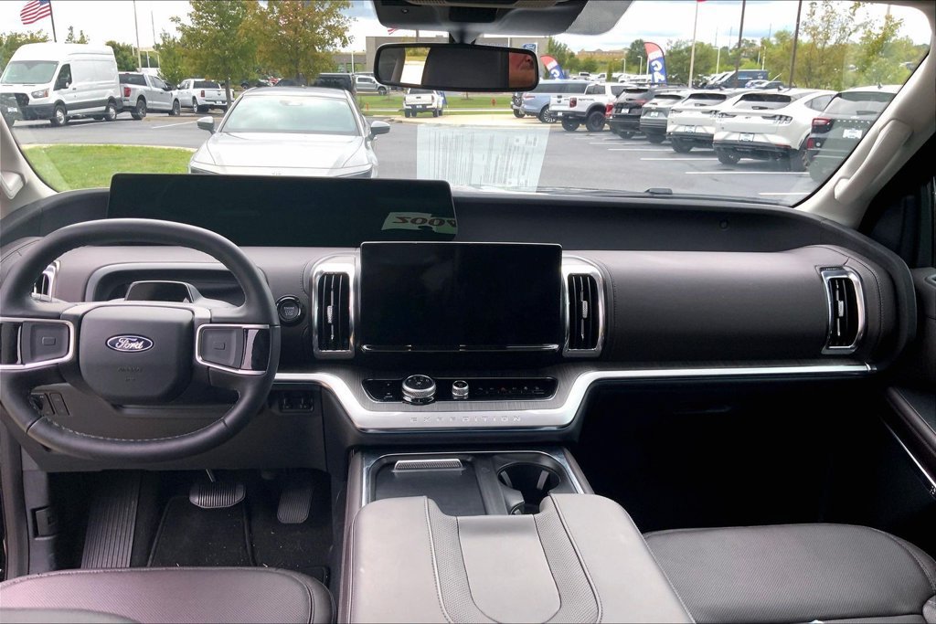Used 2026 Ford Expedition Max Platinum w/ Platinum Ultimate Package AWD/4WD image 10